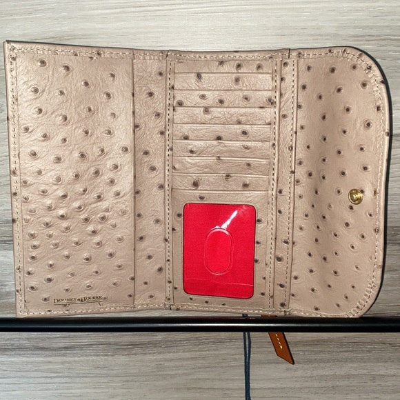 NWT- Dooney & Bourke Ostrich Continental Clutch Leather Wallet, Light Taupe - Picture 4 of 9